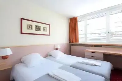 Image de 2 Chambres Essentiel 2 Adultes et 3 Enfants avec Vue Imprenable Montagne