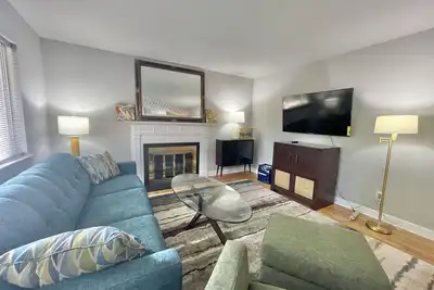 Image de 3br Mid-Century Modern in Downtown Cary!