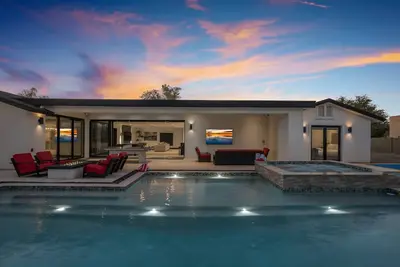 Luxury High-End Finishes - Pickle ball+ Bball+Putt Putt+Pool+Spa+More