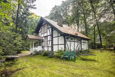 Image de Maison de vacances romantique avec jardin et Wi-Fi.