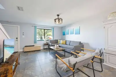 Image de Cocoa Beach Retreat Steps from Sand w Private Backyard & Hammock