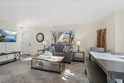 Image de Oasis on Oneida, <1 mile Lambeau. Modern 1 Story