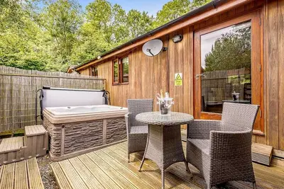 Image de Semi-detached deluxe lodge offering the perfect romantic retreat for couples.