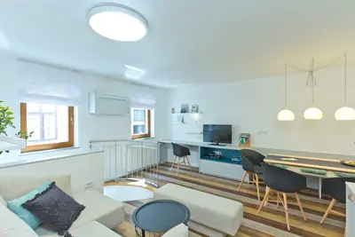 Image de 2 floor apartment, Old Town, cheap & easy park, pets welcome