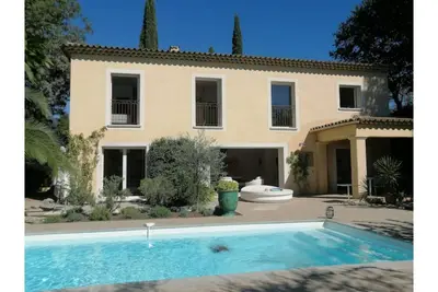 Image de Superbe Villa Avec Piscine, Boulodrome, Barbecue