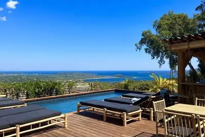 Image de Magnifique villa avec piscine, splendide vue mer.