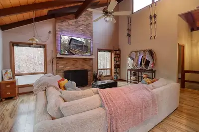 Image de Sauna☆Pool Table☆Bar☆2 Fireplaces☆\n4 Bedroom+Loft Cabin☆ On Bryce Resort