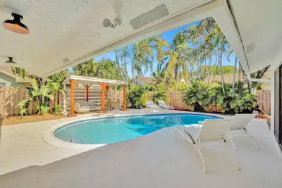Image de Cozy and comfortable pool house!