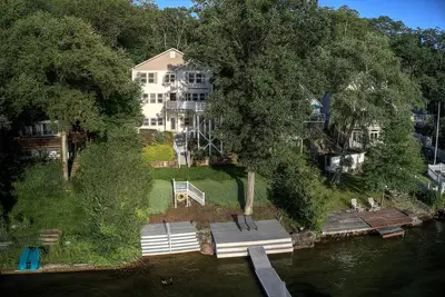 Image de Lakefront Paradise | Dock • Hot Tub • Sleeps 10