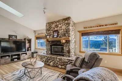 Image de Mountain Retreat / Deck, Views / Sleeps 10
