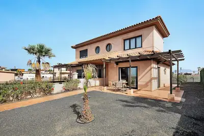Image de Villa de vacances 'Escapada' avec vue sur les montagnes, piscine et Wi-Fi.