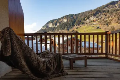 Image de \"12 Mn Megève Studio Comfort\" avec vue sur les montagnes.