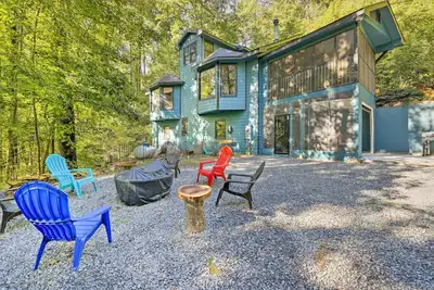 Image de Custom-Built Luxury Cabin w/ Tesla Charger!