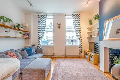 Pass the Keys | Cozy Balcony Flat • 1-Min to Balham Tube