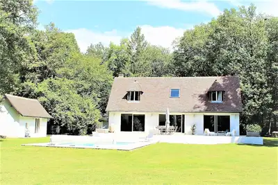 Image de Magnifique Maison 240M², Vrai Spa, Piscine Chaufee Dans Parc 5500M²