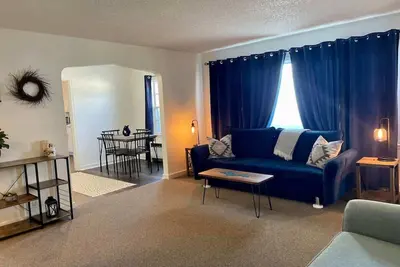 Image de Downtown \"Blue Room\" at Villages on Aurora