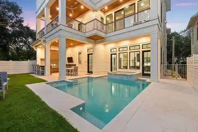 Image de Drift Away 30a|Easy Beach Access|New Construction|Private Pool|Rooftop Deck