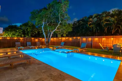 Image de Modern Design Amazing Pool/Soaking tub 5 min to Beach