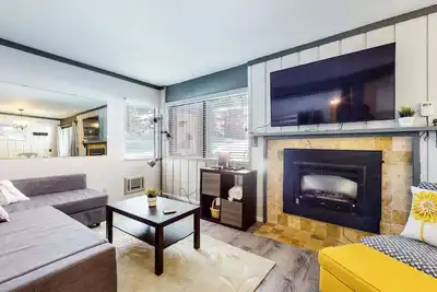 Image de Mammoth Ski & Racquet Club #4 by RedAwning