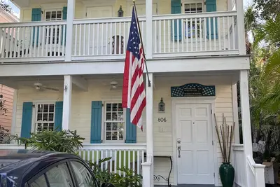 Image de The Jasmine House\nJust a 2 minute walk to Duval and restaurants and bars
