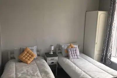 Image de Walk to the Beach! 2 bed Swansea Centre Flat Sleeps 6