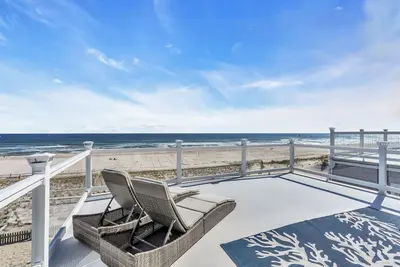 Image de Beautiful New Listing! Lavallette, Nj 4 Br Oceanfront Home
