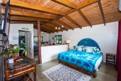 Image de Fast Wifi, large pool and safe community!