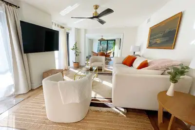 Image de Chic 3 Br Condo on Water with Pool Close to Beach