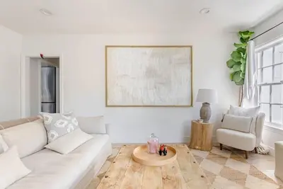 Image de Cheerful 3-bedroom, 2-office, 2-bath house