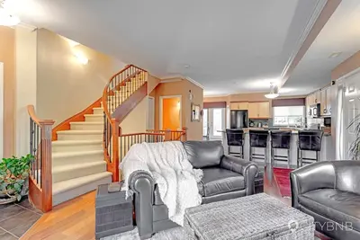 Image de Cloverdale. Sleeps 4. Steps from River Valley.