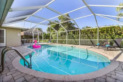 Image de Villa Whiskey Palms- Enchanting Tiki Bar Pool Home