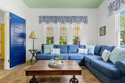 Image de Urban Farmhouse: Sleeps 8, walk to Dining & Drinks