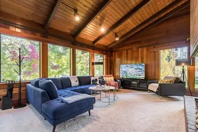Image de This house is a 5 bedroom(s), 3 bathrooms, located in Eugene, Or.