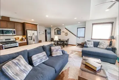 Image de Modern Mountain Retreat, Private Hot Tub, Stunning Views. Walk to Dining/Shuttle