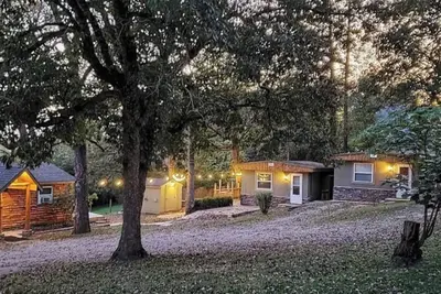 Image de \"Get Away\" Cabin at the Lake - Outdoor Campfire