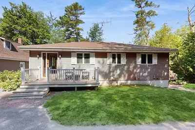 Image de Secluded waterfront home with private dock, outdoor dining, firepit, WiFi & W/D