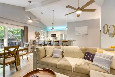 Image de Furnished Patio: Home in Tan Tar A Estates