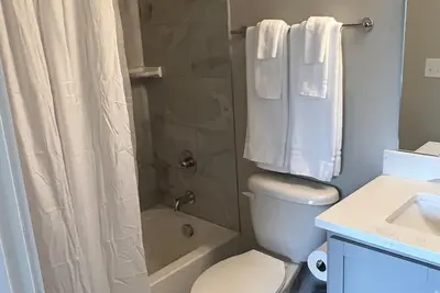 Image de New Townhome in South End with office, 1gb fiber