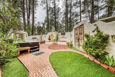 Image de \"Paradise\" Awaits with Hot tub.