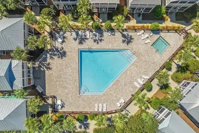 Image de Summer Sale! Gated community w/ pools and hot tub - Near beaches!
