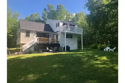 Image de Maison au bord du lac près du parc national d'Acadia, avec ponton et foyer extérieur
