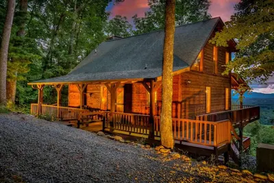 Image de Camp Ollie - Mountain View | Hot Tub | Firepit