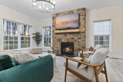 Image de Massanutten Vacation! Family Home with 3 King Beds + Large Hot Tub