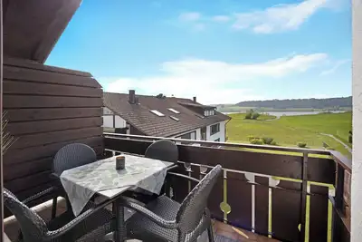 Image de Studio 'Loft Mit Seeblick Und Innenpool' avec vue sur le lac, balcon et Wi-Fi