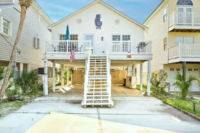 Image de Spacious home, dog friendly, WiFi, & central Ac - short walk to the beach