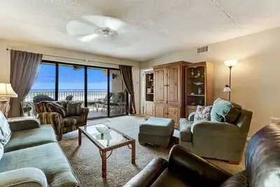 Image de Ocean view from the master bedroom and living room with a spacious balcony