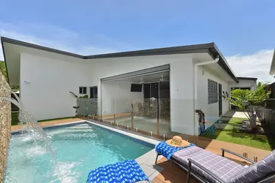 Image de 89 at The Edge Luxury Poolside Contemporary