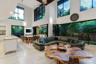 Image de Flagstaff Pavillion A Lush Subtropical Paradise