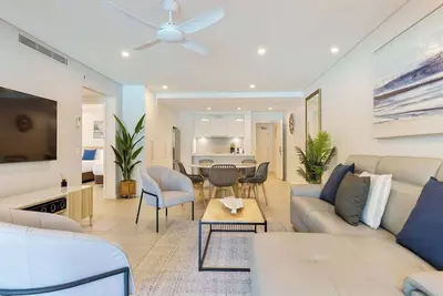 Image de Sunny Swim out Serenity with Direct Beach Access