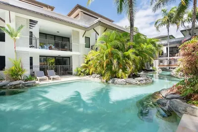 Image de A Well deserved Beachside Resort Retreat